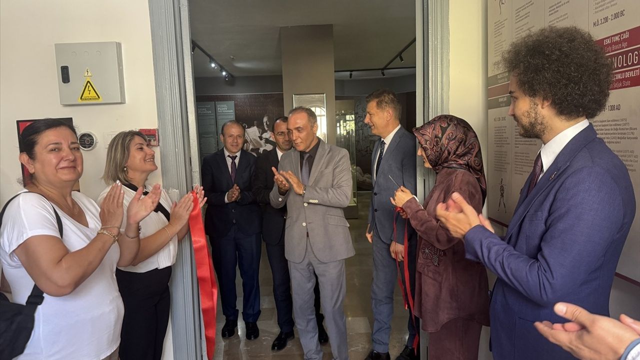 Sakarya Müzesi'nde 'Antik Dönemde Anadolu'da Mezar Hediyeleri' Sergisi Açıldı