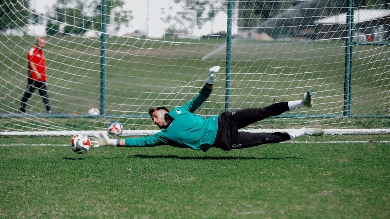 Sakaryaspor, Erzurumspor FK Maçı Öncesi Hazırlıklarını Sürdürdü