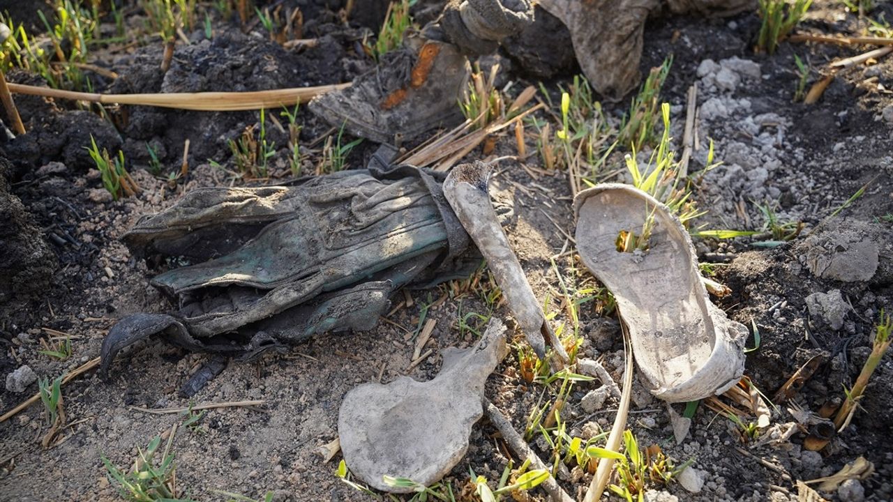 Şam'ın Ateybe'sinde Toplu Mezar: Yaklaşık 100 Muhalif Savaşçıya Ait Kalıntılar Bulundu