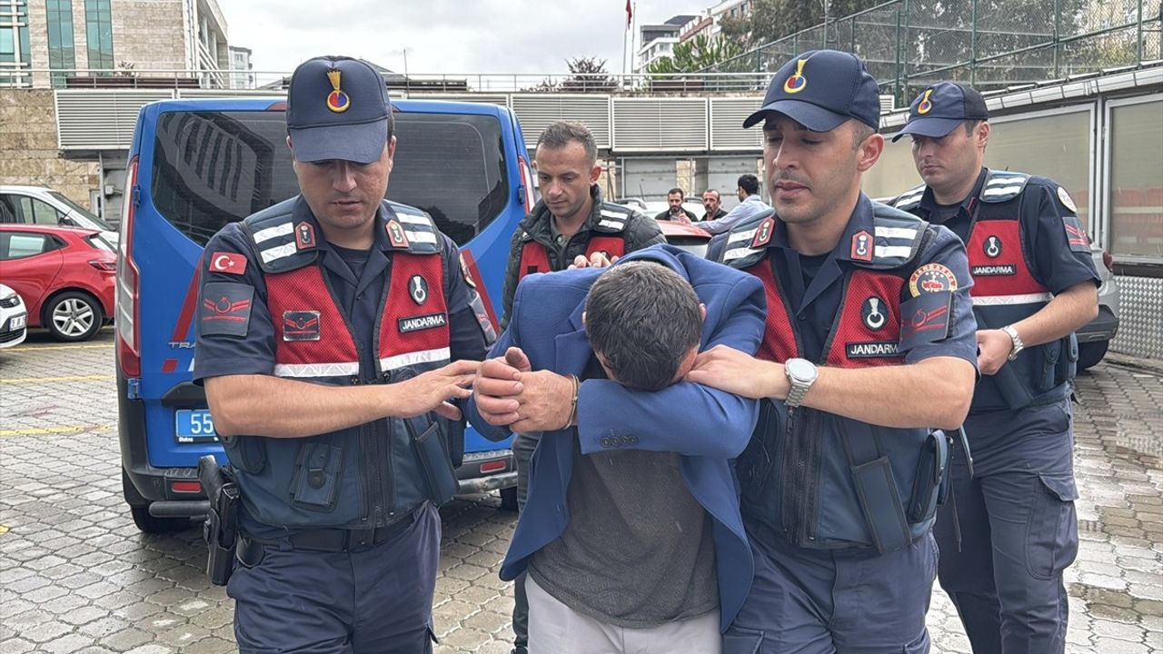 Samsun'da Eşini Öldüren Şüpheli Trafikte Yakalandı, Adliyeye Sevk Edildi