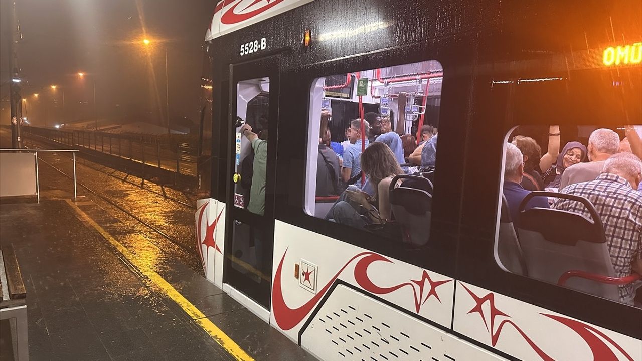 Samsun'da Gökgürültülü Sağanak Hayatı Olumsuz Etkiledi