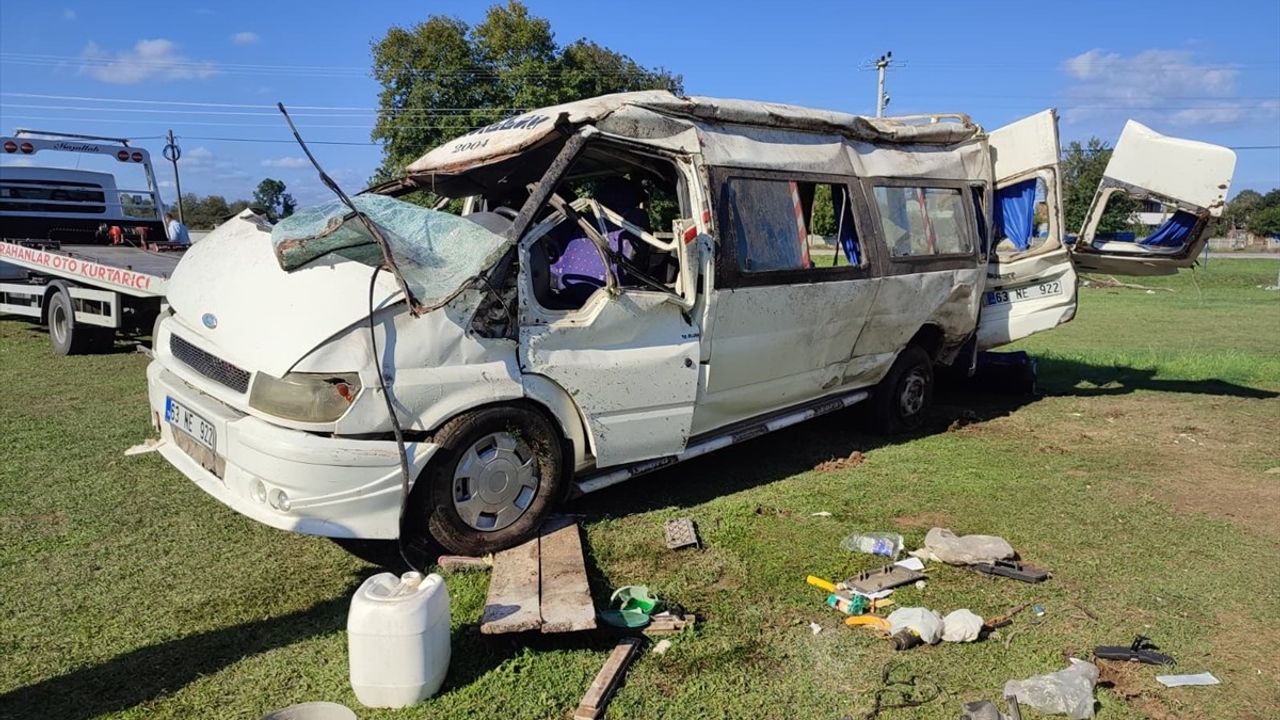 Samsun'da Minibüs Devrildi: 1 Ölü, 1 Ağır Yaralı