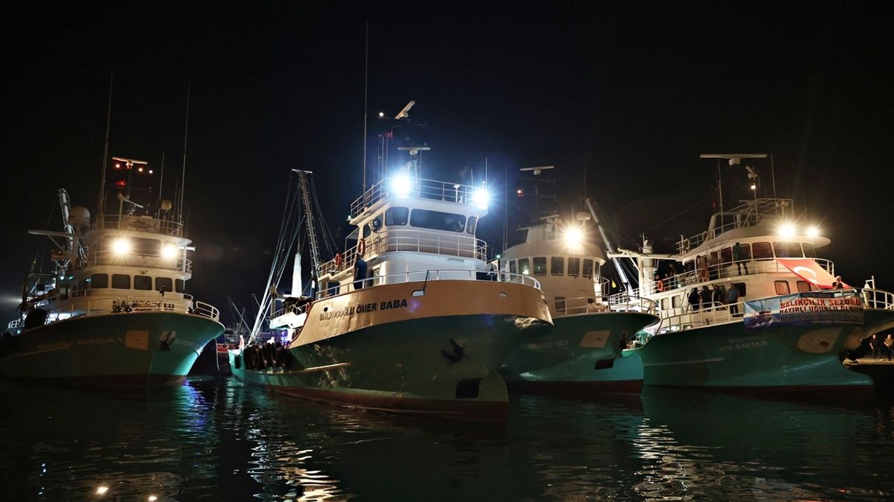 Samsunlu Balıkçılar 'Vira Bismillah' Diyerek 2025-2026 Av Sezonunu Açtı