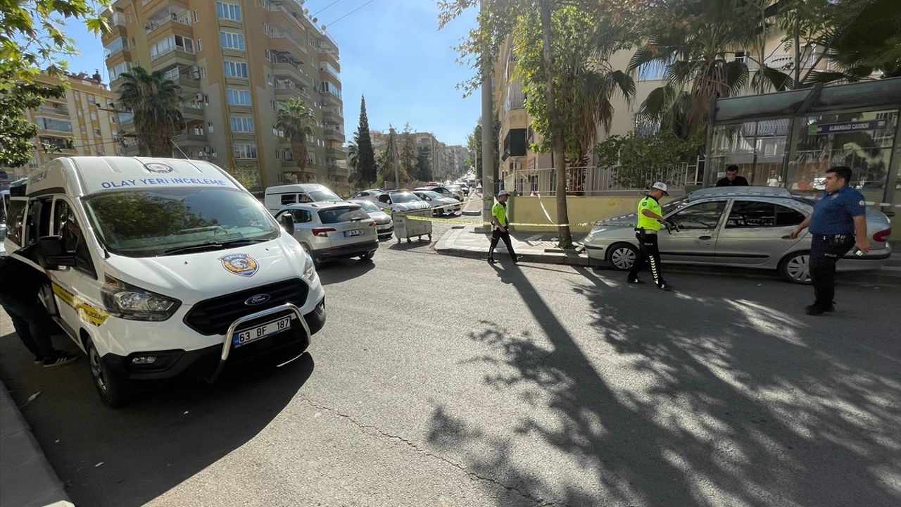 Şanlıurfa'da Durakta Bekleyen Anne ve Çocuklara Otomobil Çarptı: 8 Yaşındaki Zeliha T. Hayatını Kaybetti