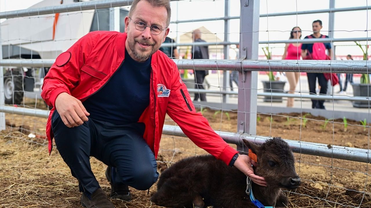 Şef Ömür Akkor: TEKNOFEST'teki Tarım Teknolojilerini Çocuklarınıza Gösterin