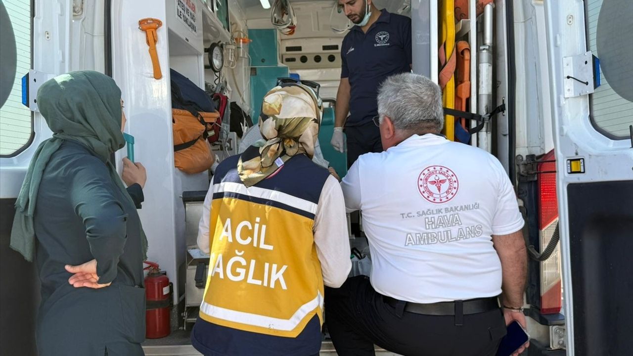 Siirt'te Hava Ambulansıyla 59 Yaşındaki Sepsis Hastası İstanbul'a Sevk Edildi