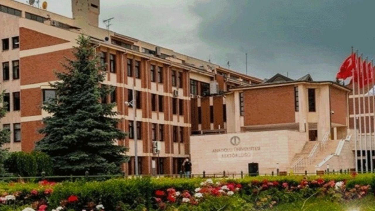 Sınavsız İkinci Üniversite: Anadolu Üniversitesi'nden Muhasebe ve Sağlık Yönetimi Fırsatı