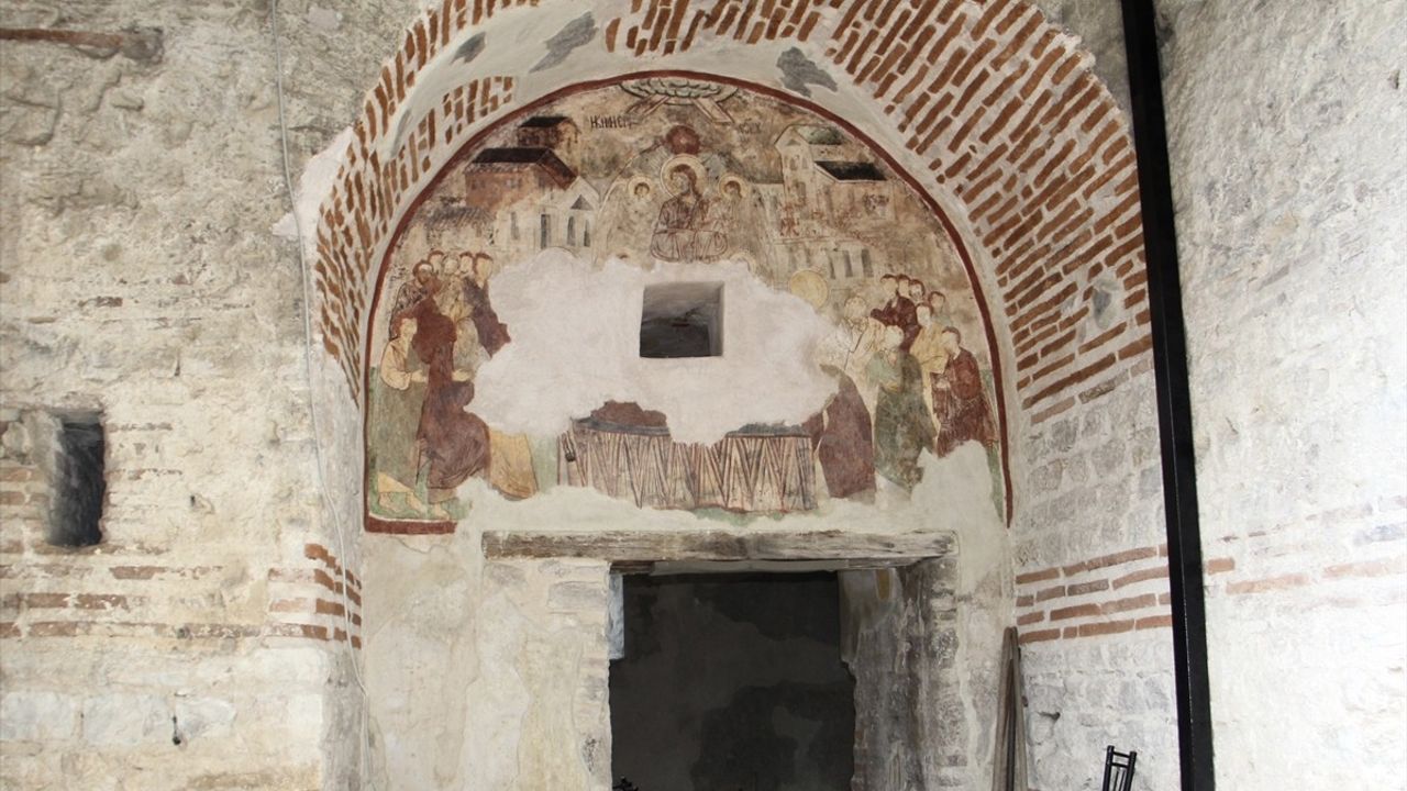 Sinop'ta 700 yıllık Balatlar Kilisesi: Tevrat ve İncil Temaları Günümüze Taşıyor