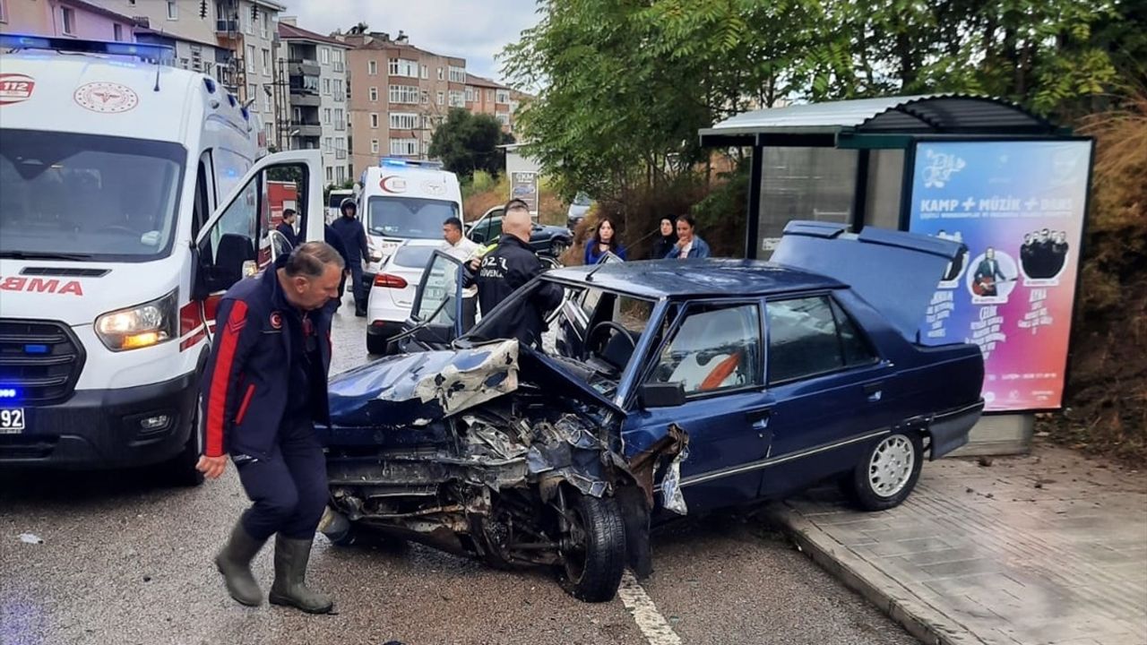 Sinop'ta Trafik Kazası: 2'si Asker 4 Yaralı