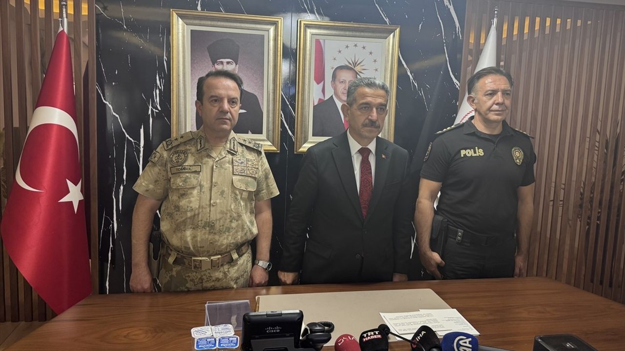 Şırnak'ta Asayiş ve Güvenlik Toplantısı: Vali Birol Ekici'den Okul ve Trafik Önlemleri