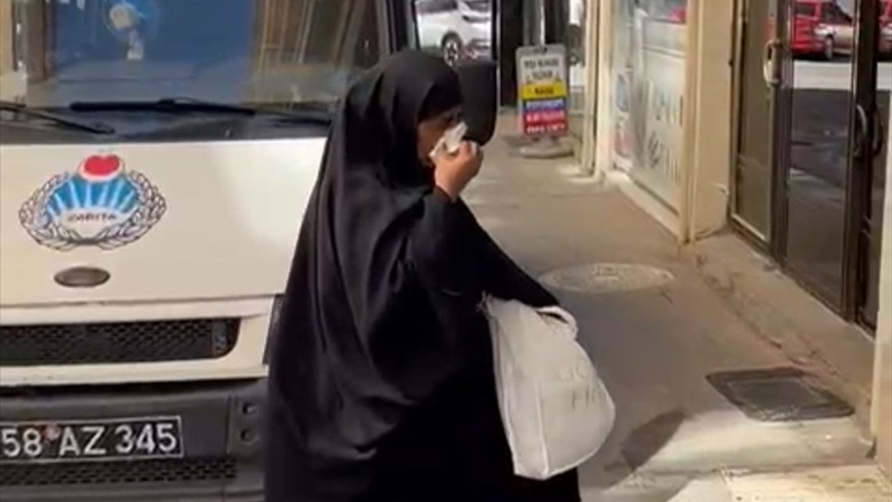 Sivas'ta Dilenci 337 Lirayı Lahmacuna Gizledi: Zabıta 14 Kişiyi Yakalandı