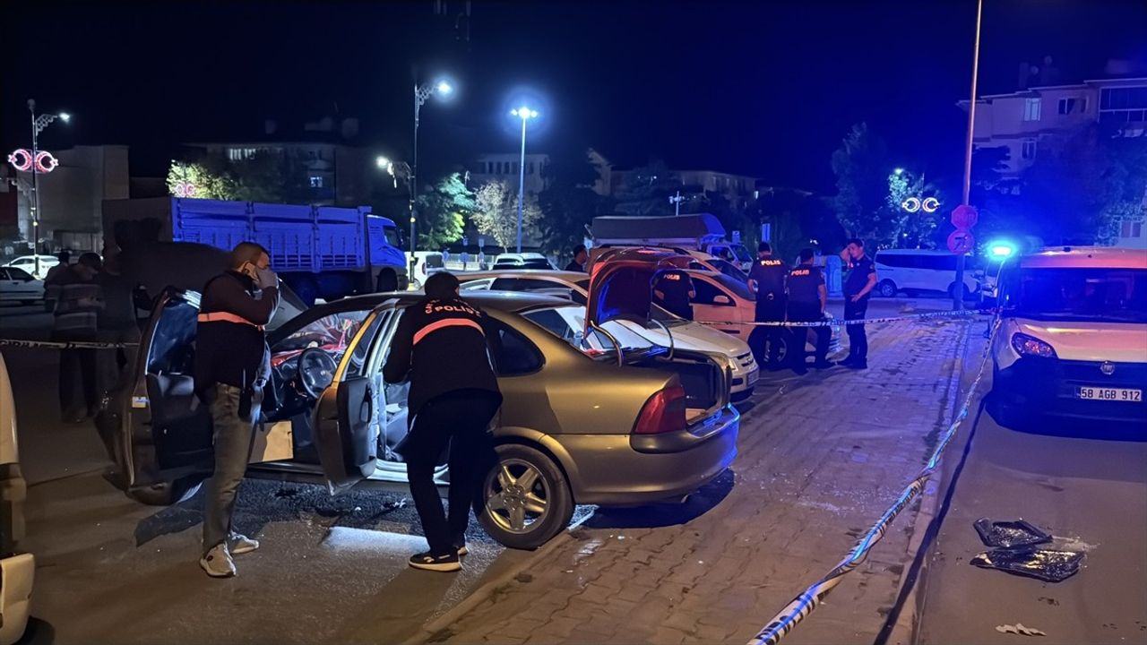 Sivas'ta Park Halindeki Otomobilde Patlama: 1 Çocuk Öldü, 2 Yaralı