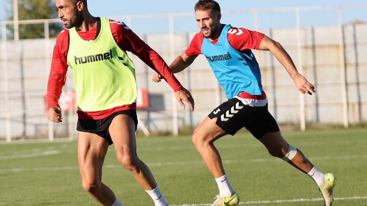 Sivasspor, Adana Demirspor maçı öncesi taktik idman yaptı