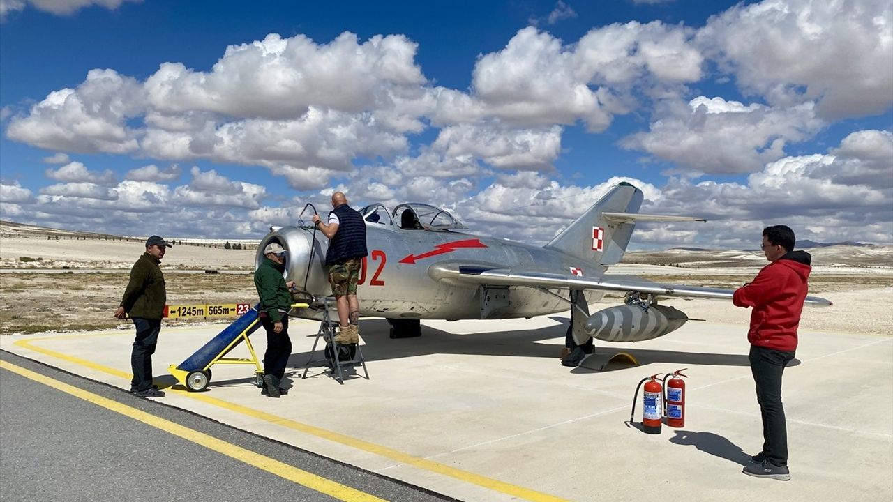 Sivrihisar Hava Gösterileri'nde MiG-15bis Gösterisi