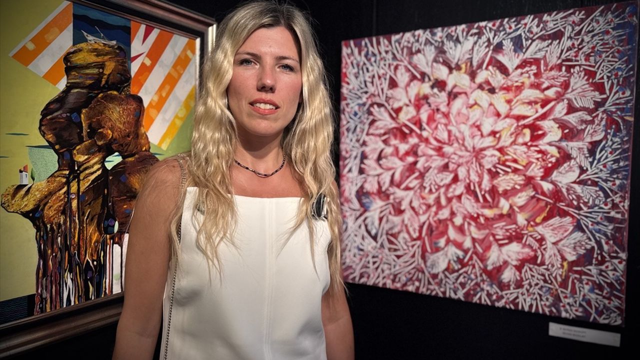 Sofya'da 'Dostluk' Sergisi Açıldı: Türk Ressamların Eserleri Öne Çıkıyor