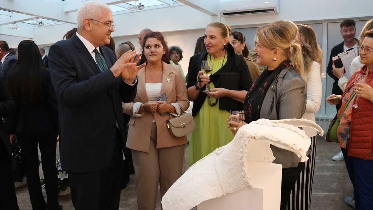 Sofya'da Mitolojik Dönüşümler Sergisi — Türk Kağıt Sanatı