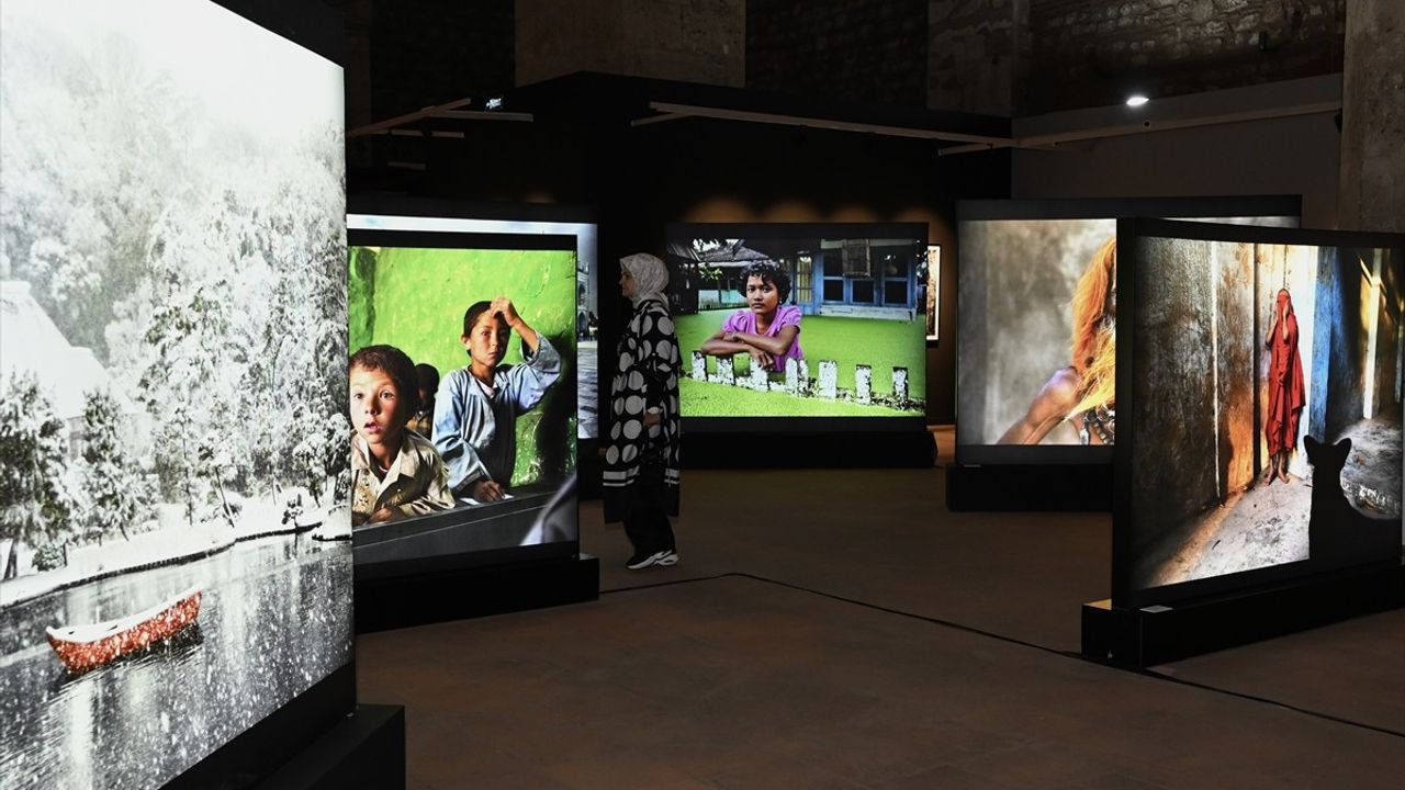 Steve McCurry'nin 'The Haunted Eye' Sergisi İstanbul'da Açıldı