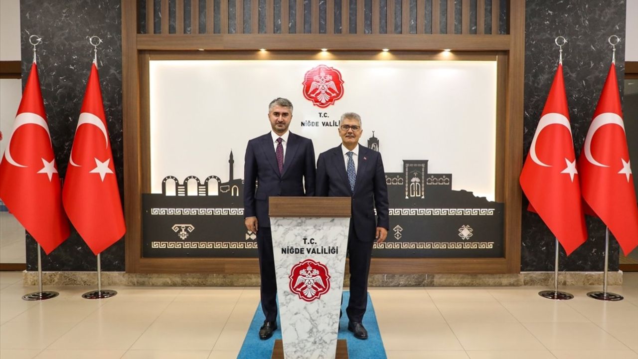 Tarıkdaroğlu Niğde'de Ailelerle Buluştu: 'Aile Bilinci ve Dayanışma'