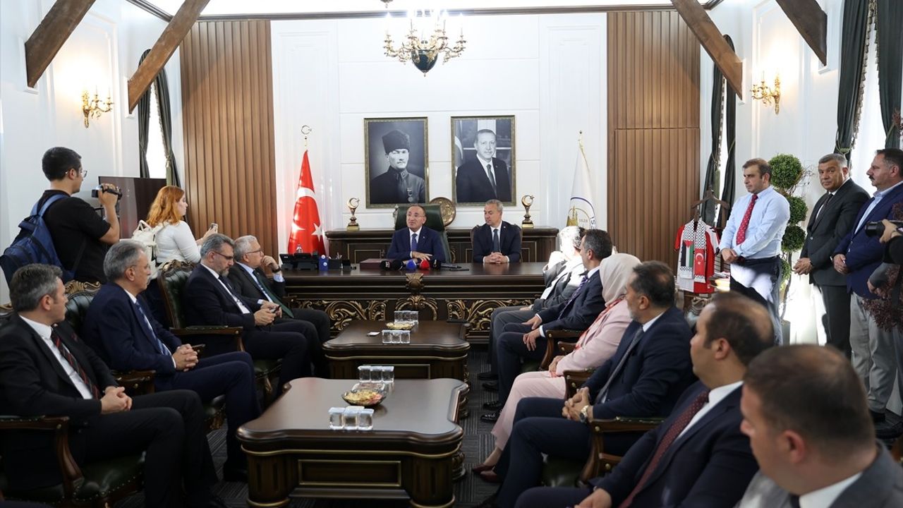 TBMM Başkanvekili Bekir Bozdağ Sivas'ta: 106. Yıl Dönümünde Valilik ve Belediye Ziyareti