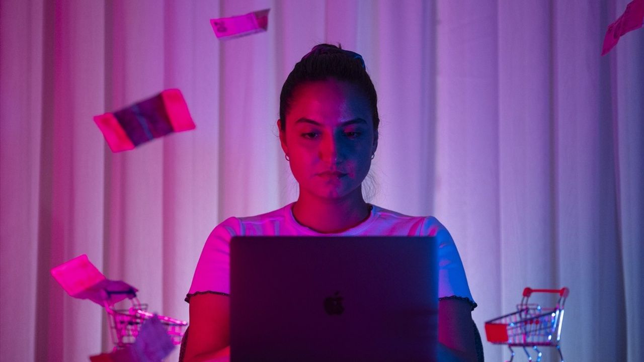 Tek Tıkla Alışveriş: Çevrim İçi E-Ticaret Tercih mi, Yönlendirme mi?