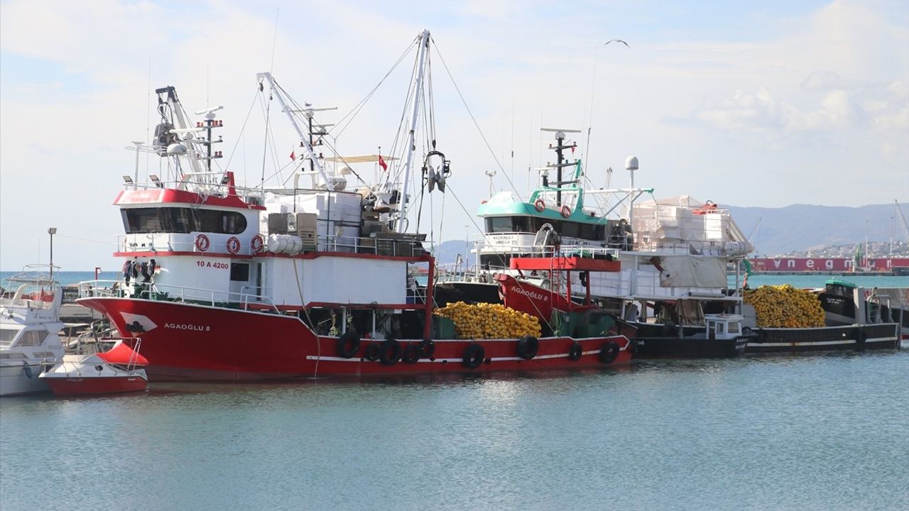 Tekirdağ'da 2 Gündür Etkili Poyraz Deniz Ulaşımını Aksattı