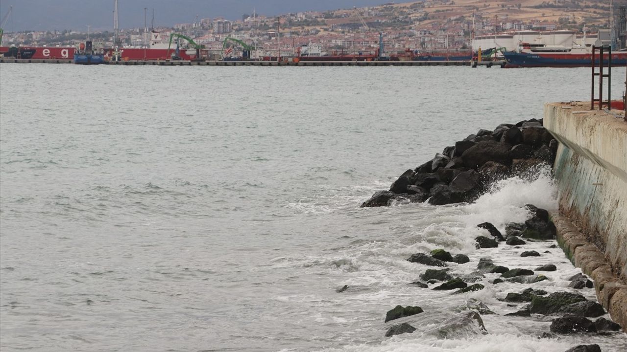 Tekirdağ'da 3 Günlük Poyraz Deniz Ulaşımını Aksattı