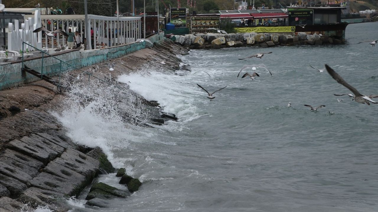Tekirdağ'da Poyraz Deniz Ulaşımını Aksatıyor