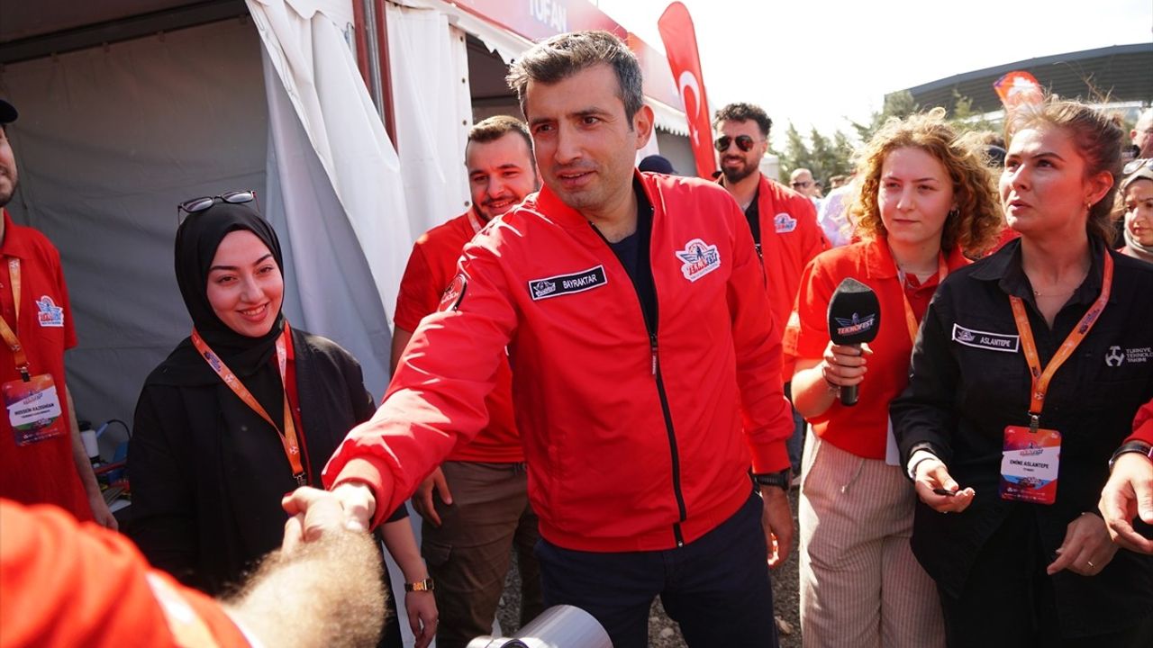 TEKNOFEST Başkanı Selçuk Bayraktar Tekirdağ'da İKA Yarışması'nda Gençlerle Buluştu