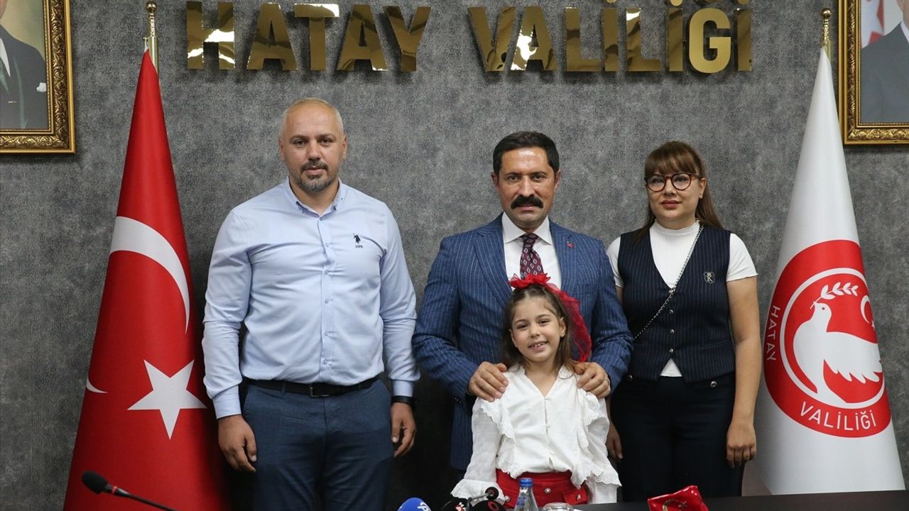 TEKNOFEST Mavi Vatan'da Türkiye 1.'si 8 Yaşındaki Asya Alyanak'a Takdir Plaketi