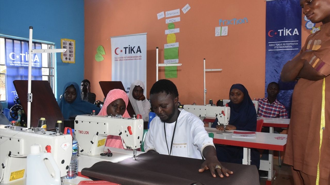 TİKA, Nijerya Nasarawa'da 100 gence dikiş atölyesi kurdu