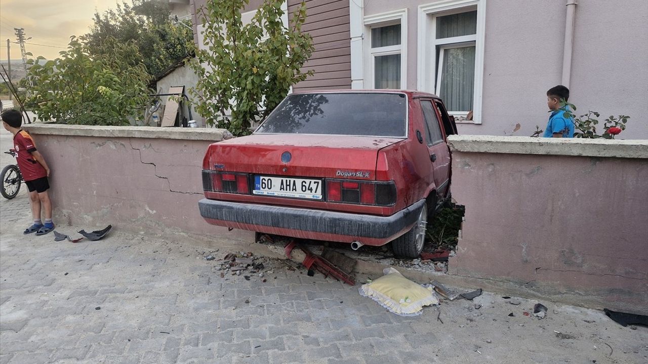 Tokat Erbaa'da otomobil ile elektrikli bisiklet çarpıştı: 3 çocuk yaralandı