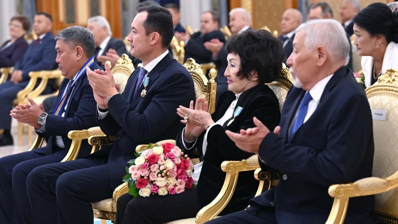 Tokayev: Kazakistan'ın yıllık petrol üretimi 100 milyon tona ulaşacak