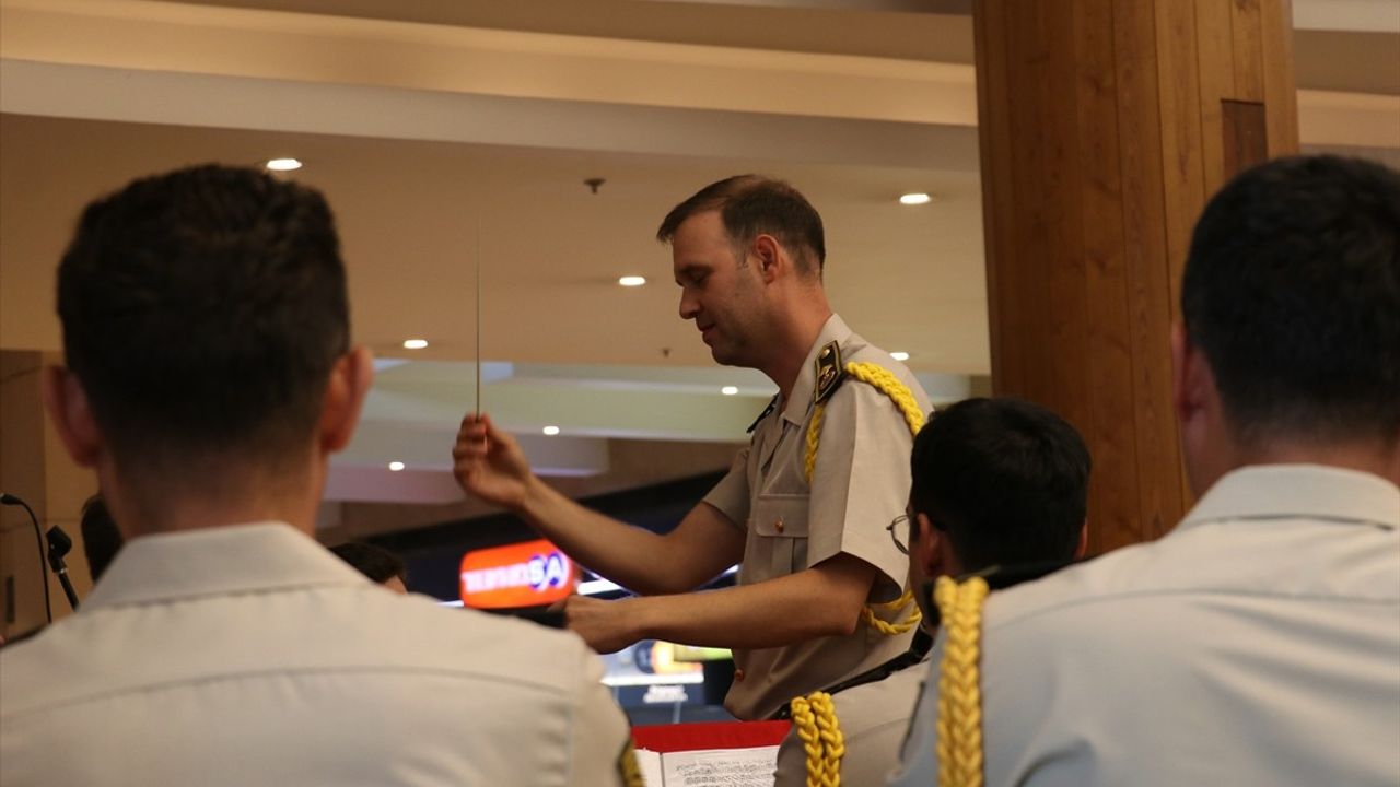 Trabzon'da 3. Ordu Bandosu'ndan 30 Ağustos Zafer Bayramı Konseri