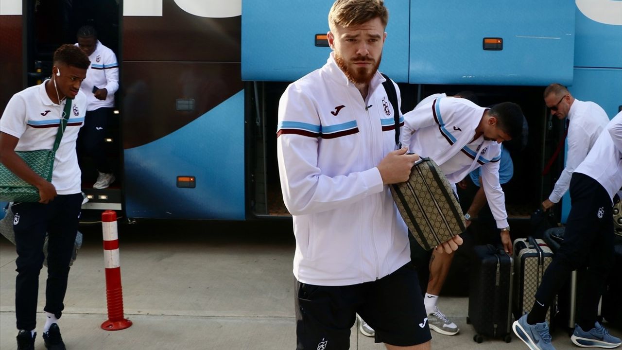 Trabzonspor İstanbul'a Hareket Etti: Fatih Karagümrük Maçı Hazırlıkları Tamam