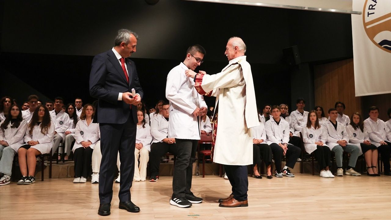 Trakya Üniversitesi'nde 261 Hekim Adayı Beyaz Önlük Giydi