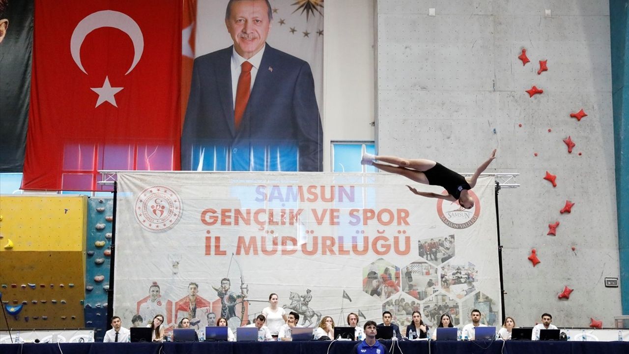 Trampolin Cimnastik Kulüpler Arası Türkiye Şampiyonası Samsun'da başladı