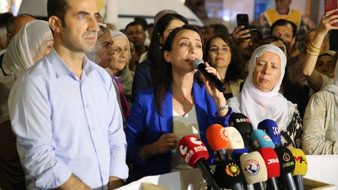 Tülay Hatimoğulları Diyarbakır'da 1 Eylül Dünya Barış Günü Yürüyüşünde