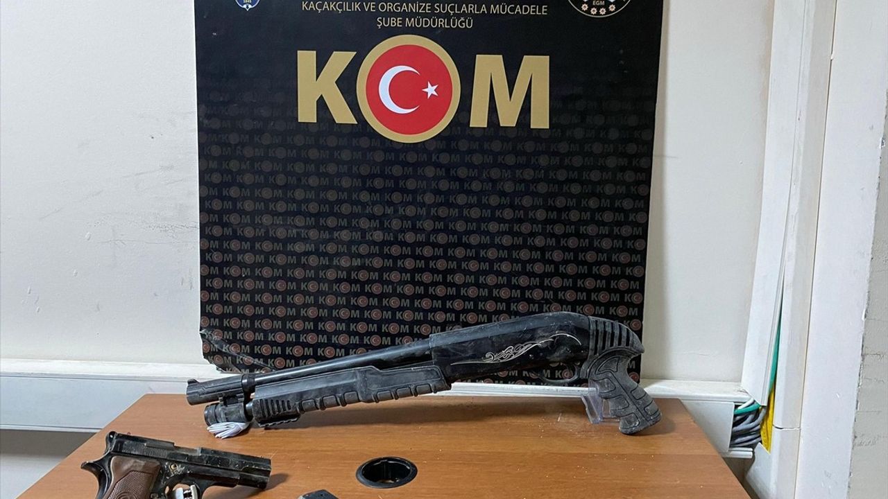 Tunceli'de İnşaatta Ruhsatsız Tabanca, Pompalı Tüfek ve 166,57 Gram Esrar Ele Geçirildi