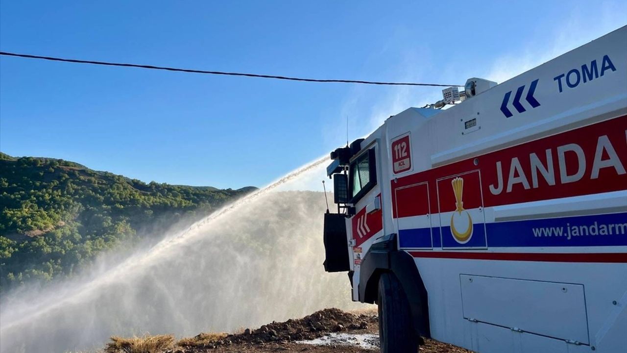 Tunceli Nazımiye'de Orman Yangını Kontrol Altına Alındı