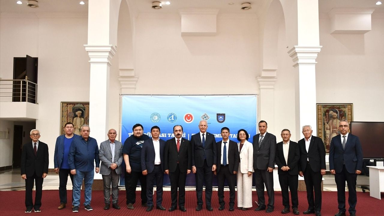 Türk Akademisi Ortak Türk Ülkeleri Tarihi Monografisi İçin Çalışıyor