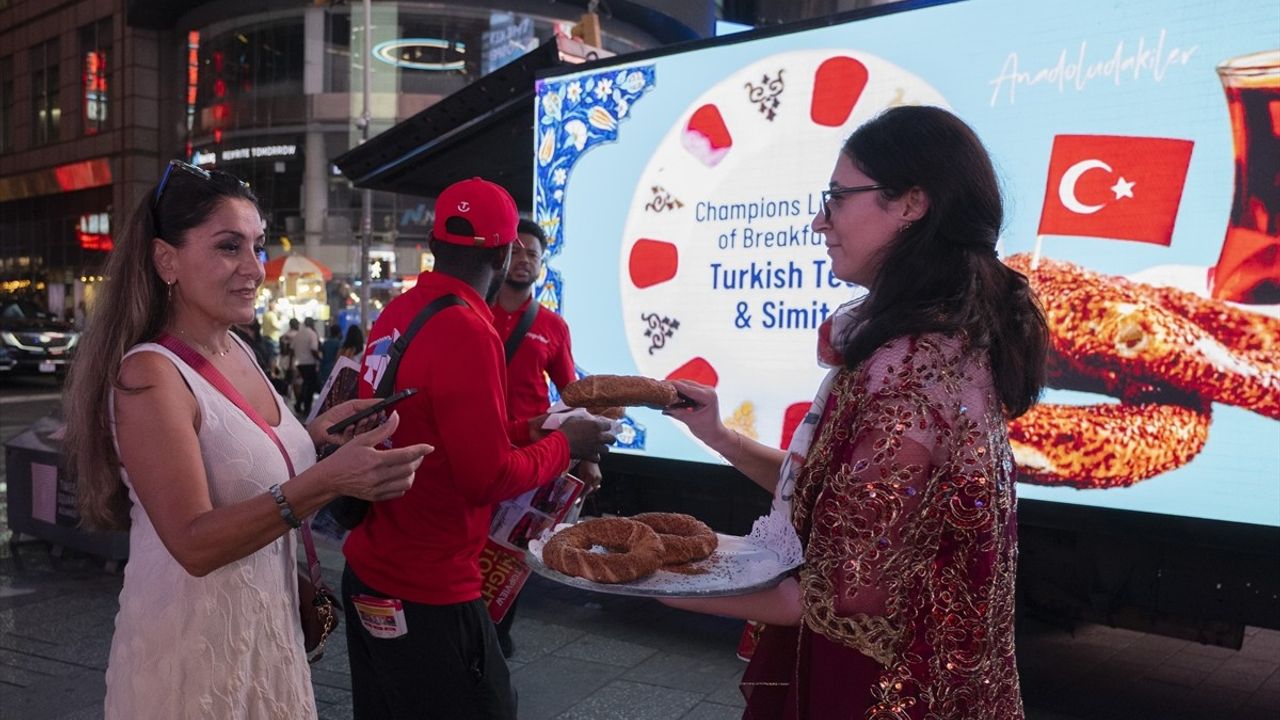 Türk Simidi ve Çayı Times Meydanı'nda: 'Anadoludakiler' New York'ta
