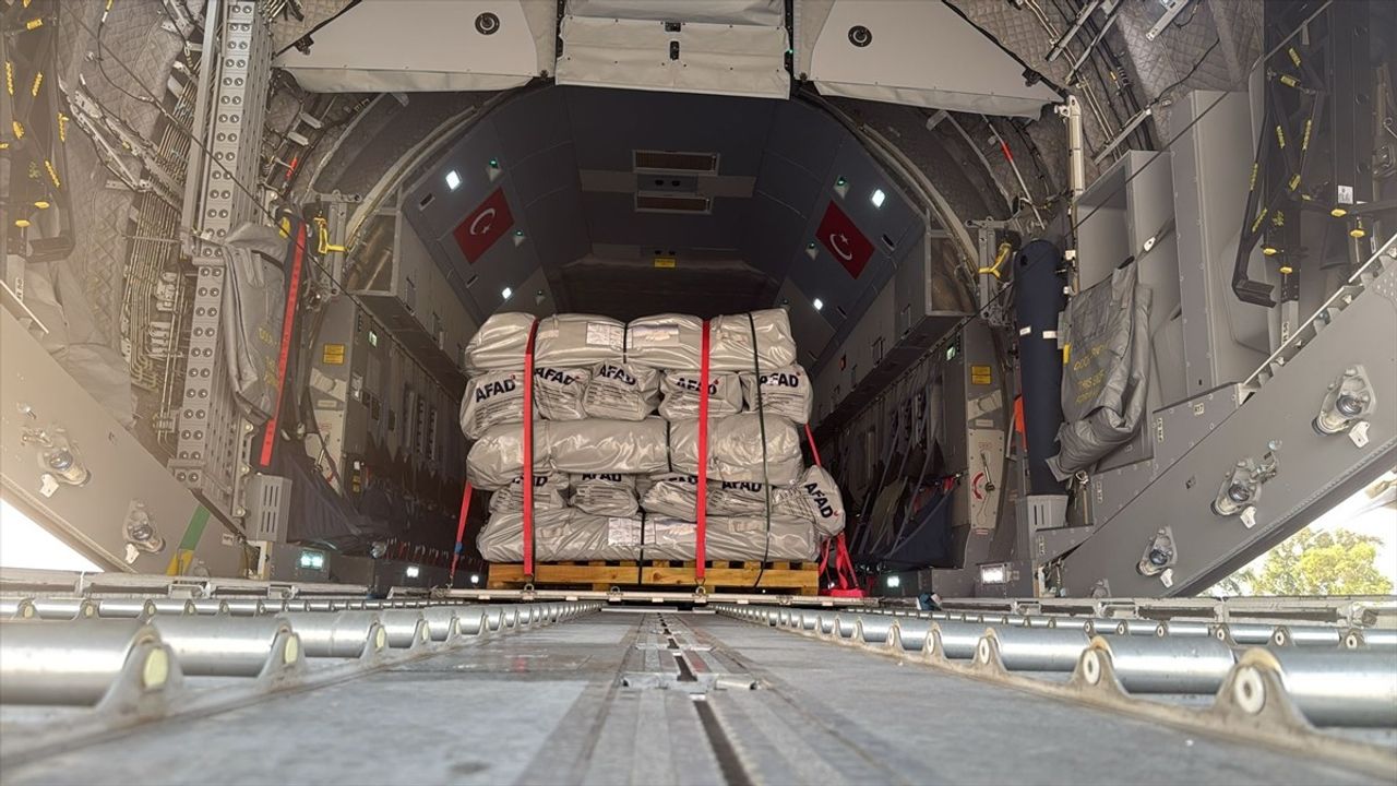 Türkiye'den Afganistan'a 25 Ton İnsani Yardım Ulaştırıldı