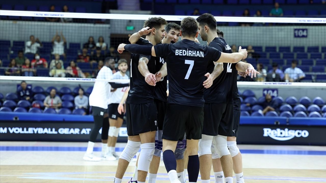 Türkiye, Kanada'yı 3-0 Yenip Dünya Şampiyonası'nda Grup Lideri Oldu