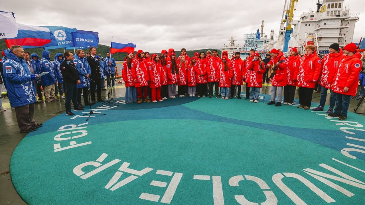 Türkiye'nin Katılımıyla 'Bilgi Buzkıranı' Kuzey Kutbu Seferi Tamamlandı