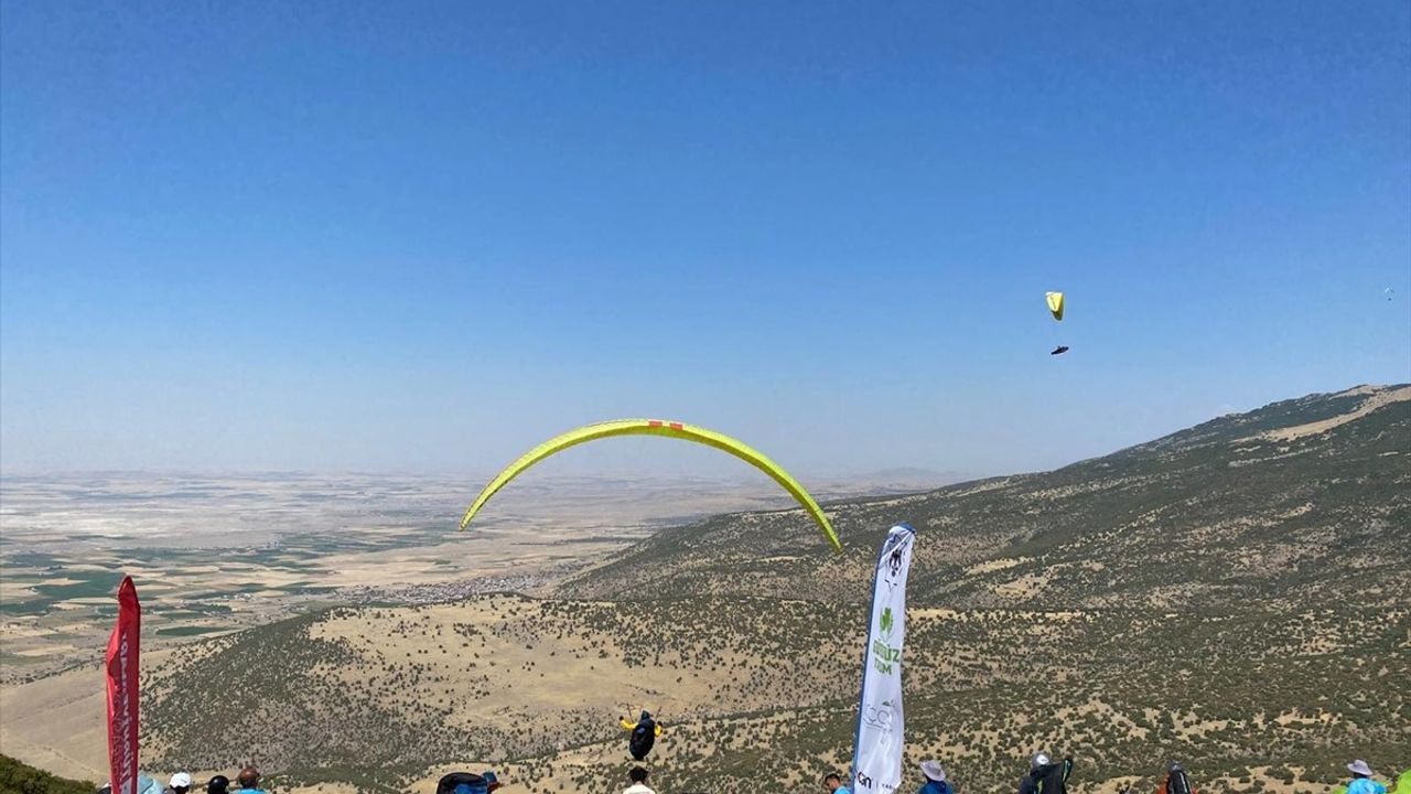 Türkiye Yamaç Paraşütü Mesafe Yarışması Konya'da Başladı