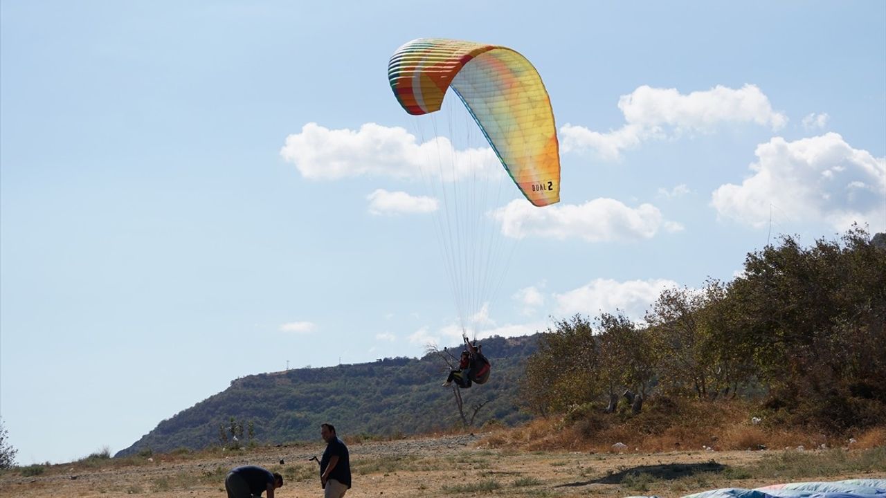Uçmakdere'de Hafta Sonu Yamaç Paraşütü