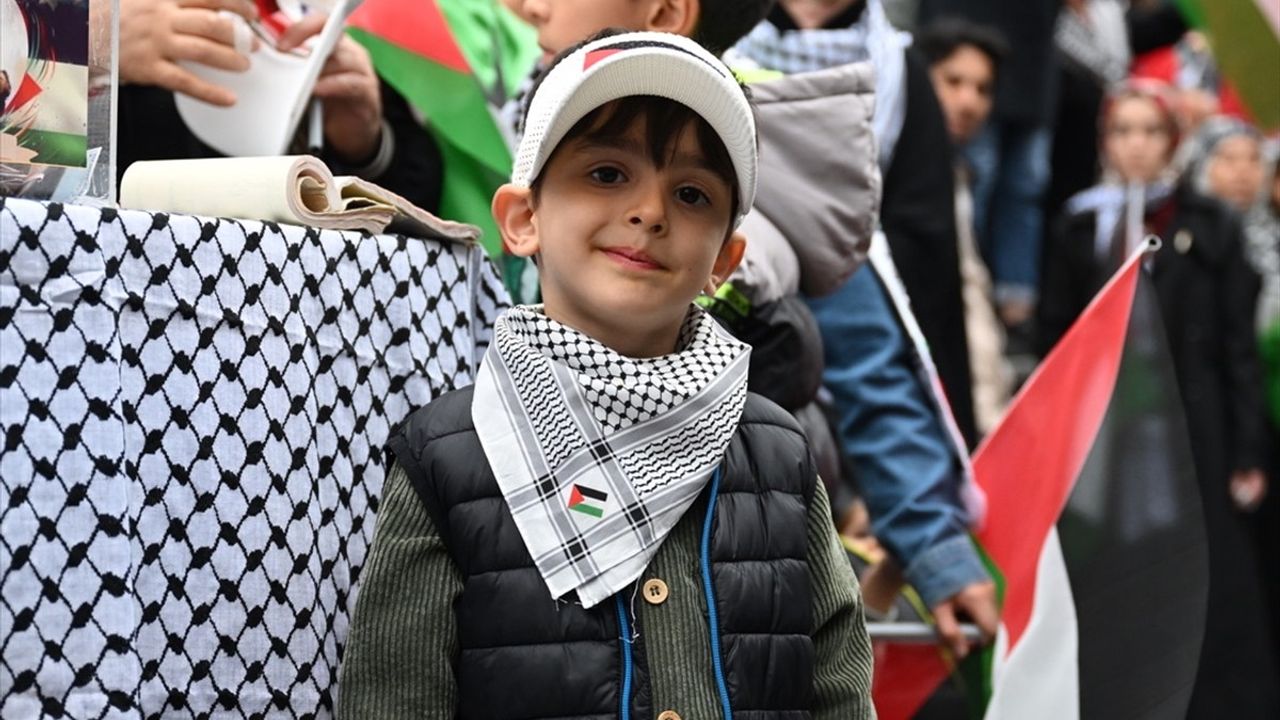 Ümraniye'de Gazze'ye Destek Yürüyüşü — İsmet Yıldırım'dan Mesaj