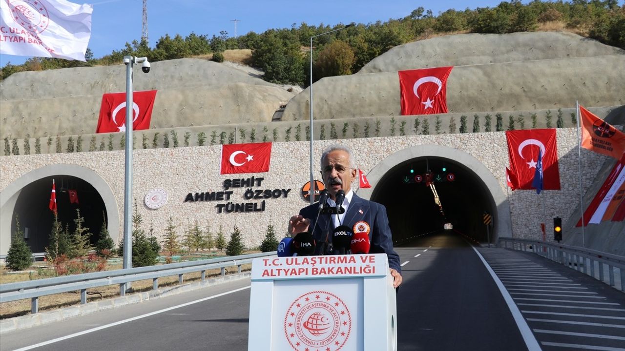 Uraloğlu Açıkladı: Aydınca Varyantı ve Şehit Ahmet Özsoy Tüneli Amasya'da Açıldı
