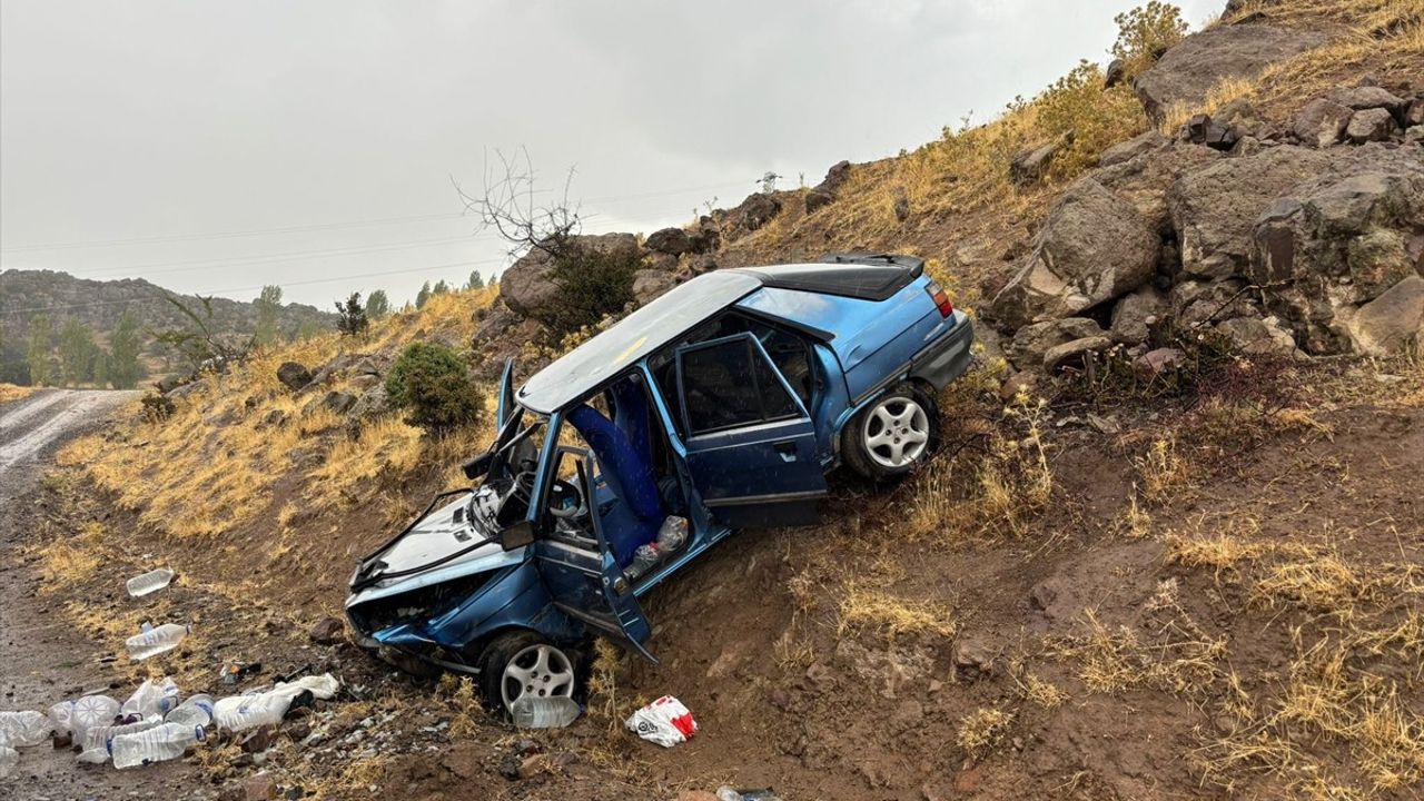 Uşak'ta İki Trafik Kazası: 5 Yaralı, 1'i Ağır