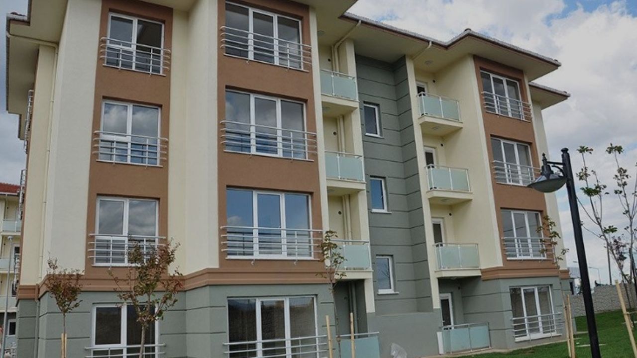 Yargıtay'dan Emsal Karar: Cam Balkonlar 'Kaçak Yapı' Sayılabilir — Apartmanda Oturanlar Dikkat